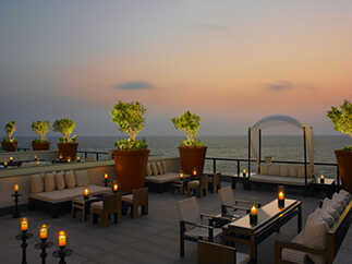 Ресторан в Керале в отеле The Leela Kovalam